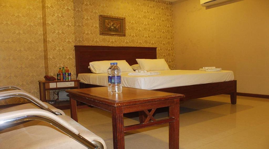 Hotel Chitra Park Tiruchchendur Exterior photo